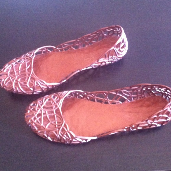 SOLD 🚫 bronze jelly flats - Picture 2 of 4