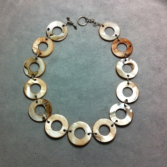 18 " Mother of Pearl Necklace - Picture 2 of 3
