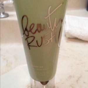 Victoria Secret Honey Do body lotion