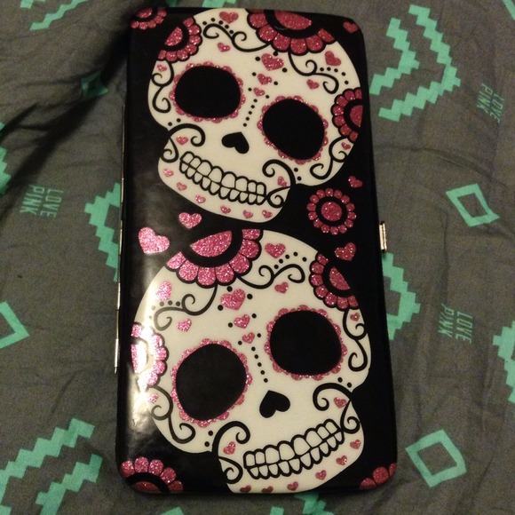 💕Adorable Pink & Black Skull Wallet👌