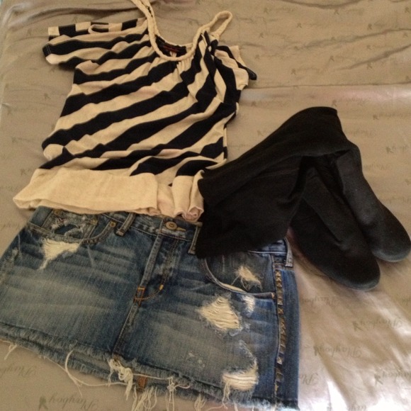 ❌SOLD❌ Hollister Denim Skirt 💋