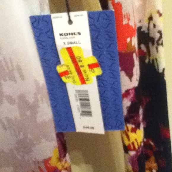 Floral patterned top - Picture 2 of 3