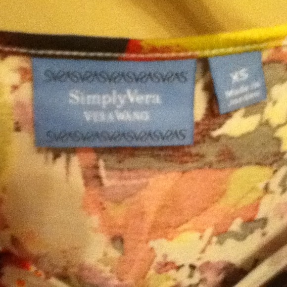 Floral patterned top - Picture 3 of 3