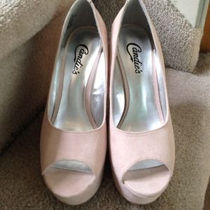 Light Pink Peeptoe wedges!