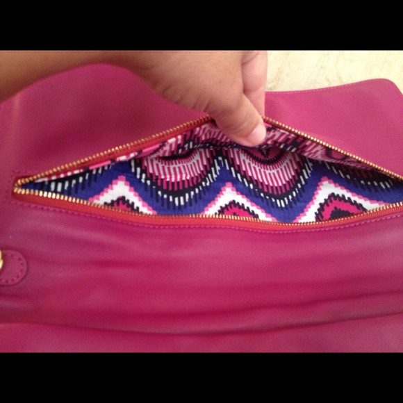 SOLD-Authentic Tory Burch Reva Clutch - Picture 2 of 4
