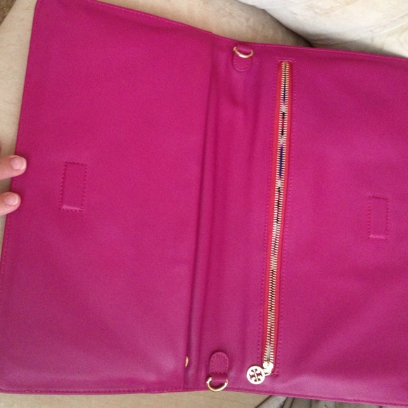 SOLD-Authentic Tory Burch Reva Clutch - Picture 3 of 4