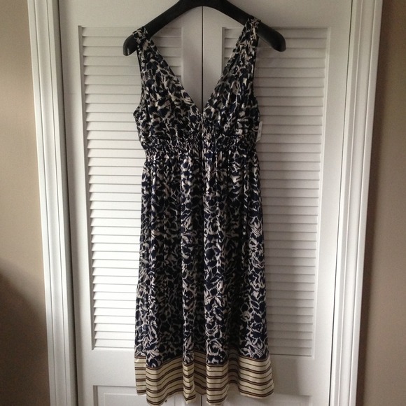 BCBG MAXAZRIA silk vneck dress - Picture 1 of 4