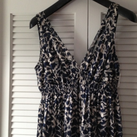 BCBG MAXAZRIA silk vneck dress - Picture 2 of 4