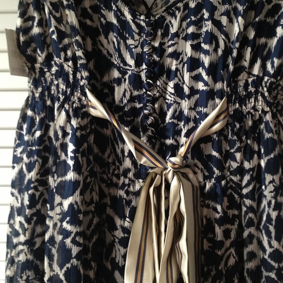 BCBG MAXAZRIA silk vneck dress - Picture 4 of 4