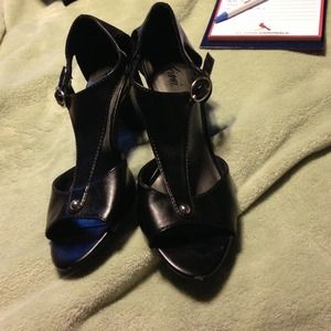 Fioni Black Heels