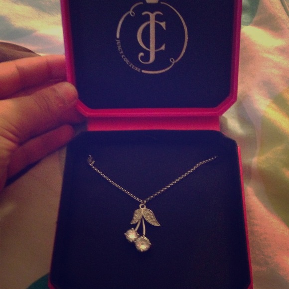 NWOT Juicy Couture necklace