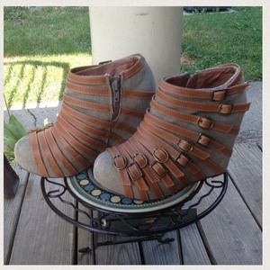 REDUCED❤Jeffrey Campbell buckle pixies @luzmendoza