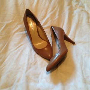 Franco Sarto tan/beige pumps