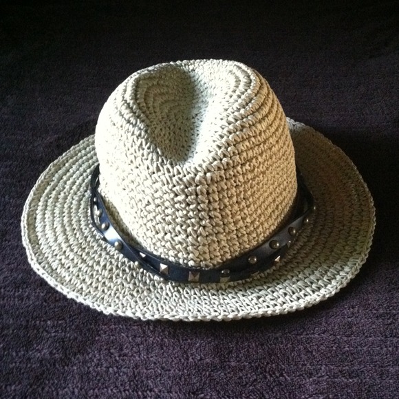 💥SOLD IN BUNDLE💥Studded cabana hat 🌴