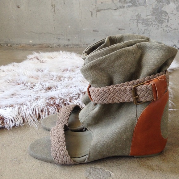 • bundled • - Picture 2 of 2