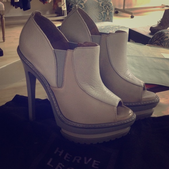 *Reduce*HERVE LEGER BOOTIES. - Picture 1 of 4