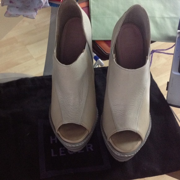 *Reduce*HERVE LEGER BOOTIES. - Picture 4 of 4