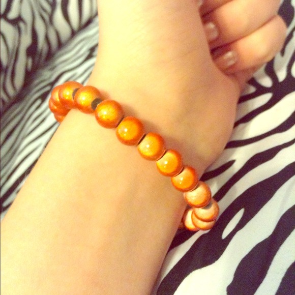 Pearly bracelet and beaded anklet