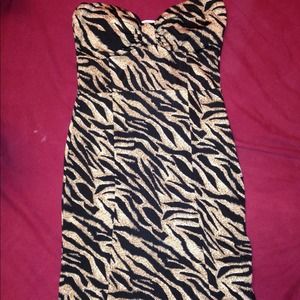 Fitted leopard stripped dress