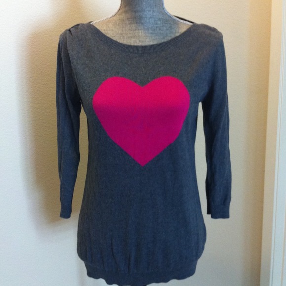 🎀SOLD🎀 in a bundle💗heart sweater💗 - Picture 2 of 2