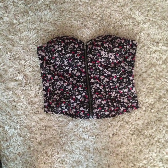 ✨Floral print front zip bustier top!✨