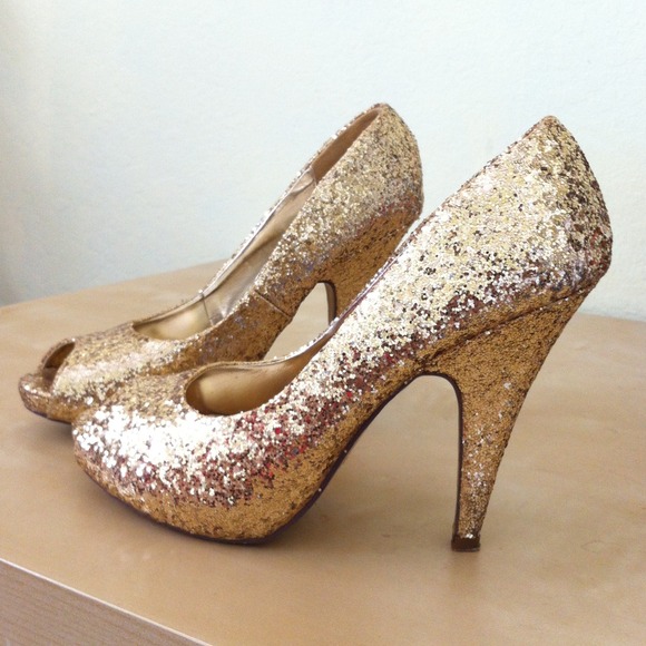 ***HOST PICK*** Glitter Gold Peep-Toe Pumps