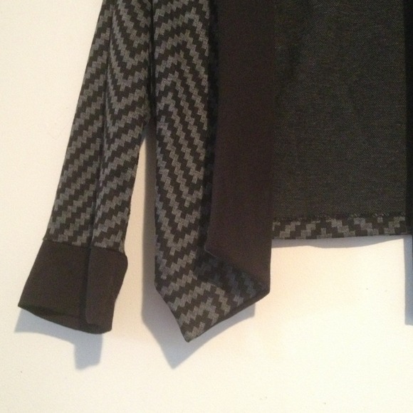 ❗️SALE❗️Grey and Black Chevron Jacket - Picture 2 of 4