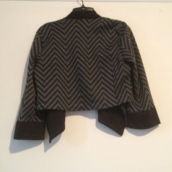 ❗️SALE❗️Grey and Black Chevron Jacket - Picture 3 of 4