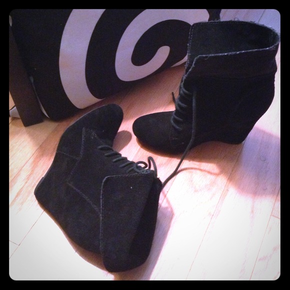 Steve Madden Shoes - 🚫Sold🚫5inch Steve Madden luxe wedge blk booties Steve Madden Shoes - 🚫Sold🚫5inch Steve Madden luxe wedge blk booties