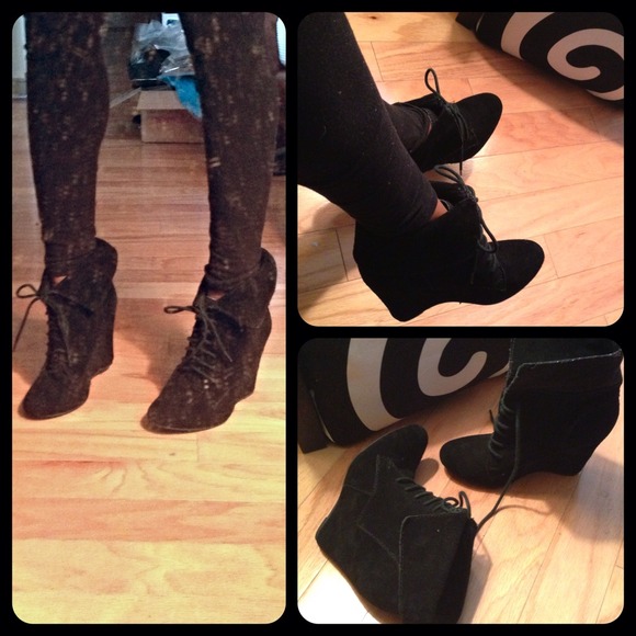 Steve Madden Shoes - 🚫Sold🚫5inch Steve Madden luxe wedge blk booties Steve Madden Shoes - 🚫Sold🚫5inch Steve Madden luxe wedge blk booties