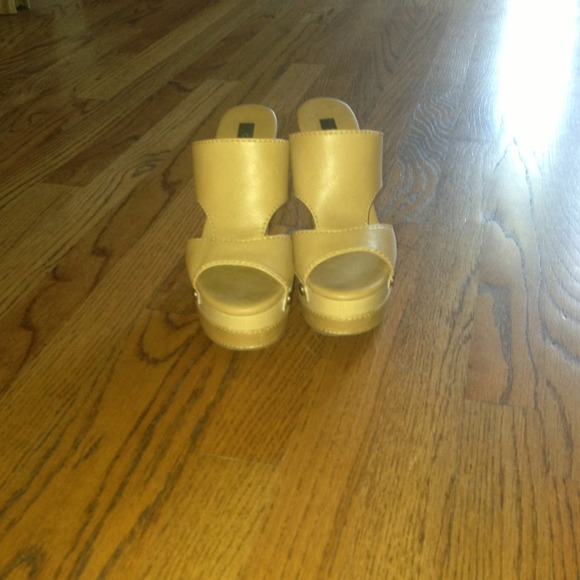 Calvin Klein tan wedge sz 8