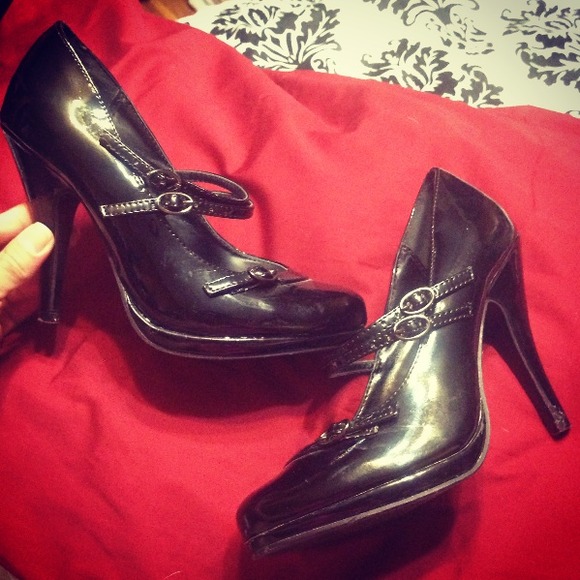 Black comfy heels