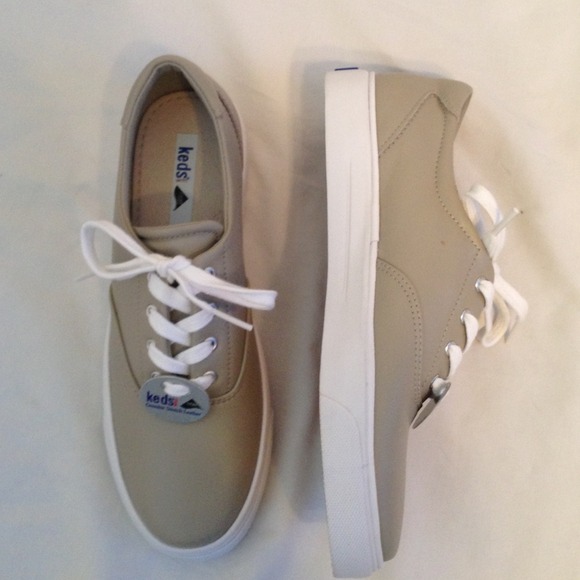 7 1/2 Keds Genuine Stretch Leather Shoe NBW
