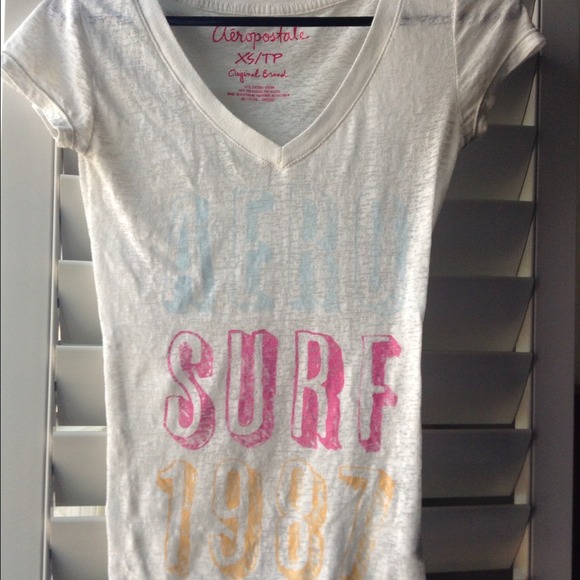 Aeropostale surf v neck