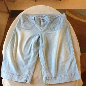 Apt 9 light denim capris.