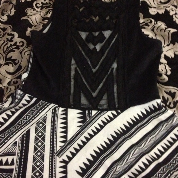 Cream and black peplum shirt - Picture 2 of 2