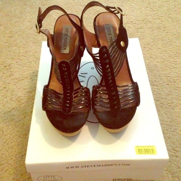 Steve Madden black strappy wedges, Size 8