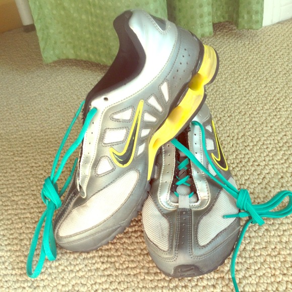 Nike tennis shoes