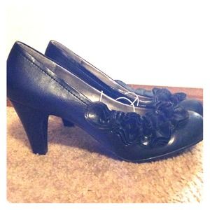 Brand new xhilaration short black heals