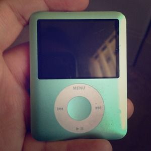 Green ipod 8gb
