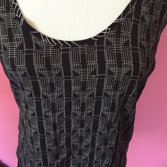 Black and White Dual Patterned Tank - Picture 4 of 4