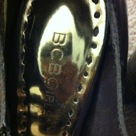 Brown BCBG pumps. - Picture 3 of 4