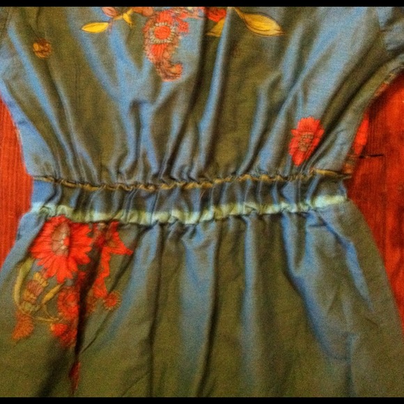 Short Sleeves Dress - Picture 4 of 4