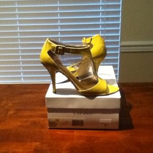 Nine West Jendavio T Strap high heel