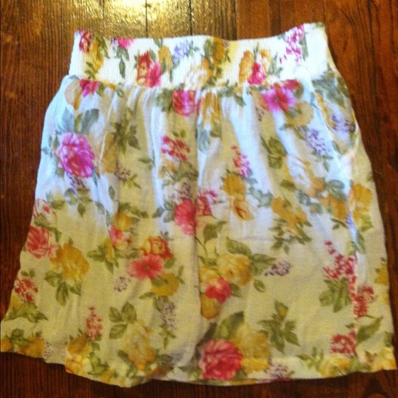 Floral skirt - Picture 2 of 2