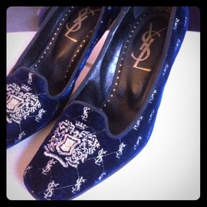 🎉HOST PICK🎉 YSL Velvet Pumps