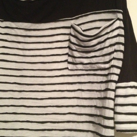 ❗Sale❗Black and White Striped Top - Picture 2 of 3