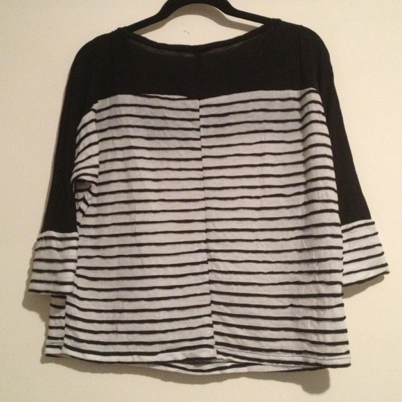 ❗Sale❗Black and White Striped Top - Picture 3 of 3