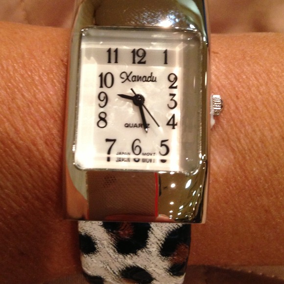 HOLD BRAND NEW Leopard print Hinged Cuff  Watch - Picture 2 of 4