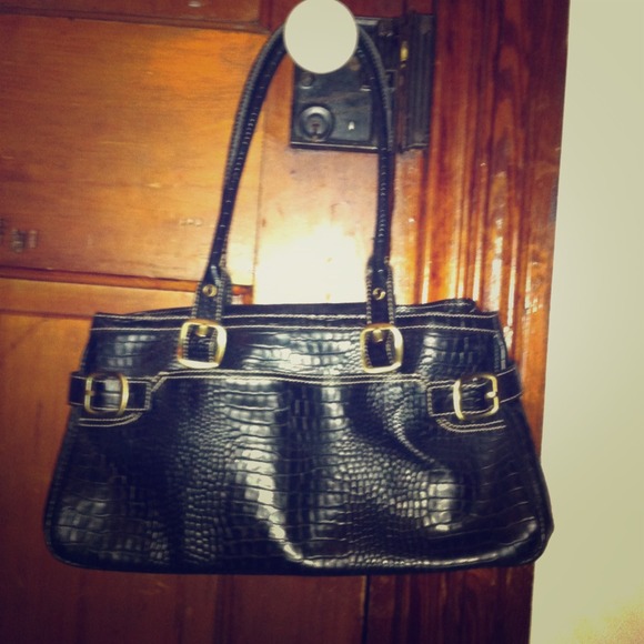 Black Tommy Hilfiger purse.
